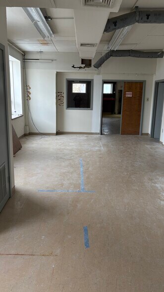 More Photos Of 400 Lincoln Ave, Hatboro Light Distribution For Lease