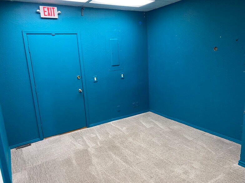 More Photos Of 2301 Midwestern Pky, Wichita Falls Unknown For Lease