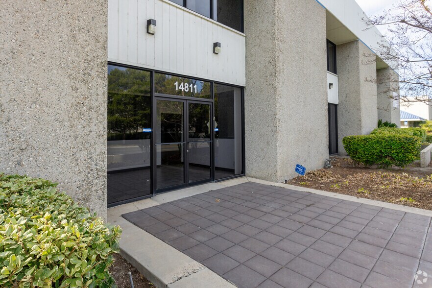More Photos Of 14811 Myford Rd, Tustin Warehouse For Lease