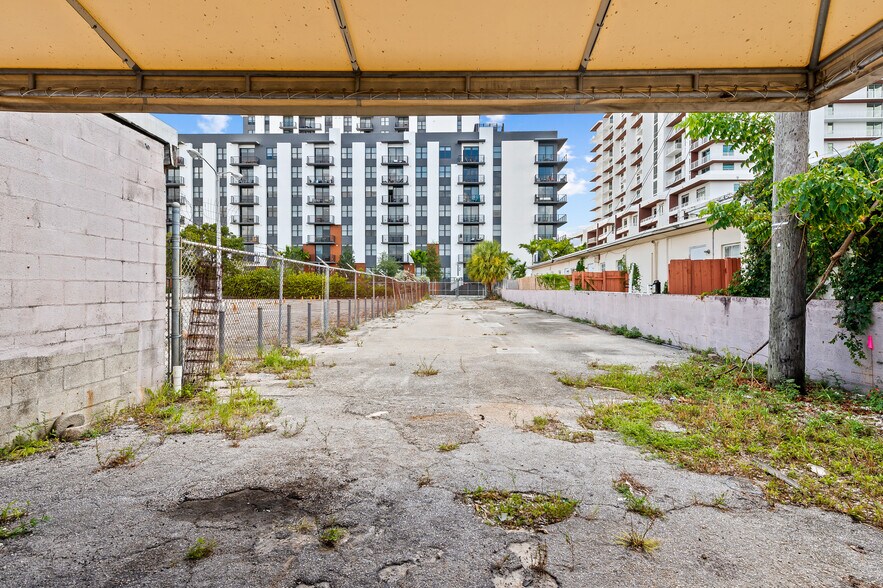 More Photos Of 804 NE 4th Ave, Fort Lauderdale Flex For Lease