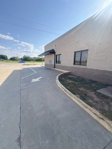 More Photos Of 2618 Old Iowa Park Rd, Wichita Falls Bank For Sale