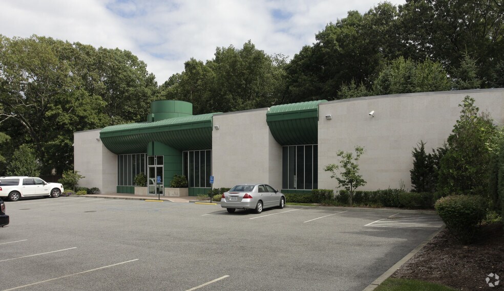 More Photos Of 864 W Jericho Tpke, Huntington Medical For Lease