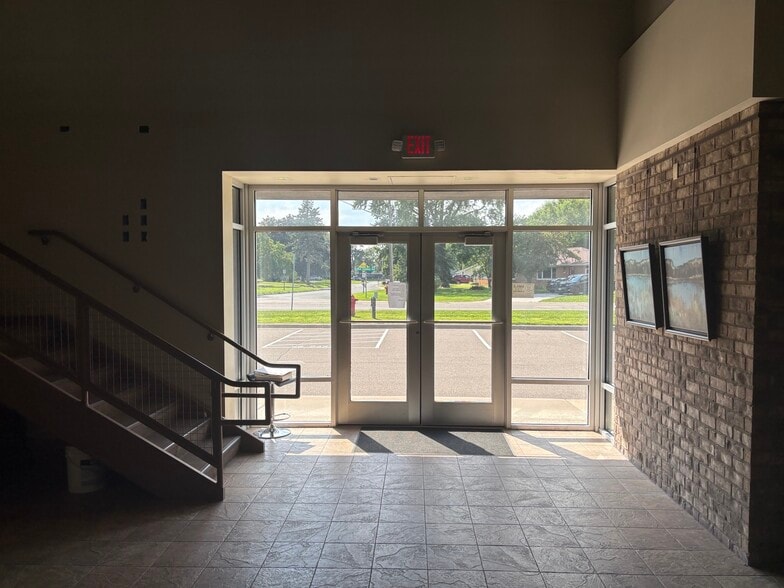 More Photos Of 6900 W Broadway Ave, Minneapolis Freestanding For Sale