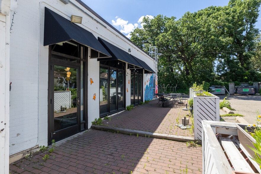 More Photos Of 2201-2205 44th Ave N, Minneapolis Restaurant For Sale