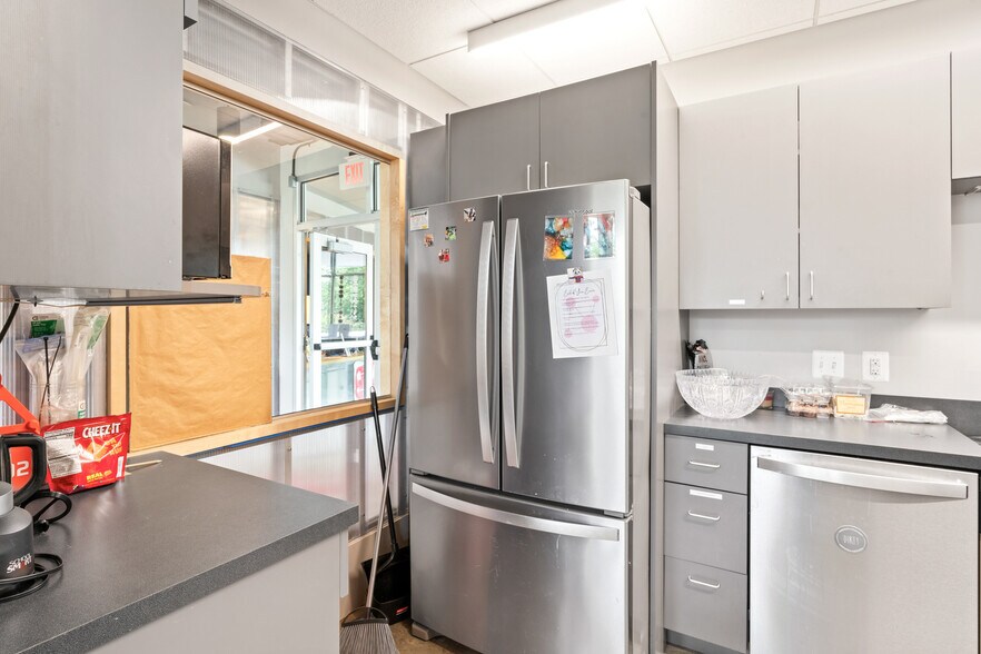 More Photos Of 20577 Ashburn Rd, Ashburn Schools For Lease