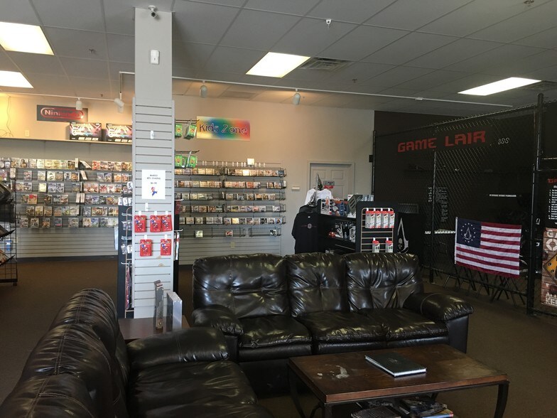 More Photos Of 1901 Hamilton Blvd, Sioux City General Retail For Sale