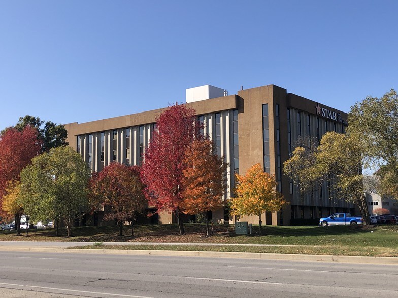 More Photos Of 9102 N Meridian St, Indianapolis Office For Lease