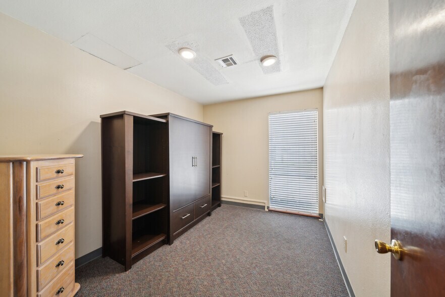 More Photos Of 4434-4437 S 74th Ave, Tulsa Warehouse For Sale