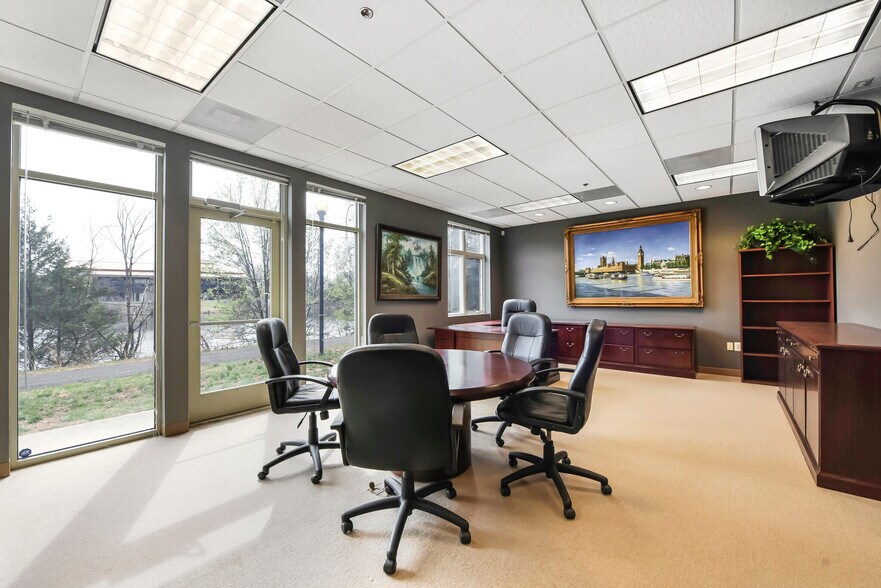 More Photos Of 46175 Westlake Dr, Sterling Medical For Lease