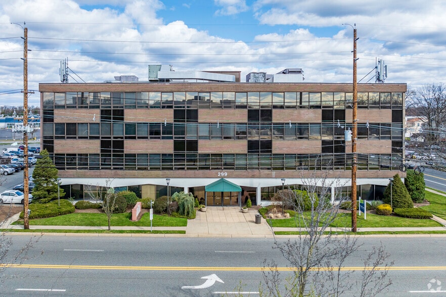 More Photos Of 299 Market St, Saddle Brook Office For Lease