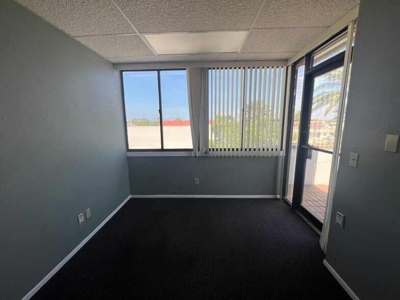 More Photos Of 420 Tamiami Trl S, Venice Medical For Sale