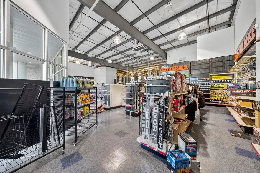 More Photos Of 3755 Crater Lake Hwy, Medford Freestanding For Lease