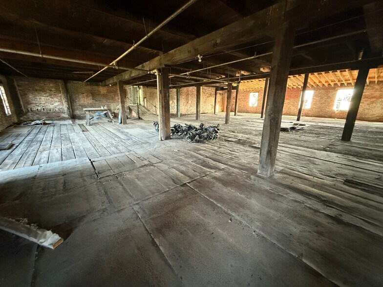 More Photos Of 285 Second St, Troy Warehouse For Sale