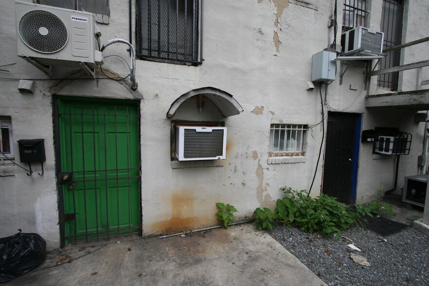 More Photos Of 2718-2720 Washington Blvd, Arlington Freestanding For Lease