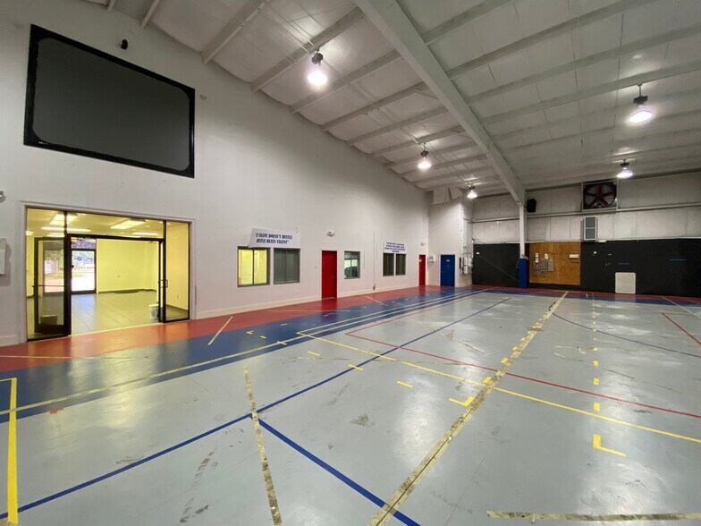 More Photos Of 241 Highway 1085, Madisonville Warehouse For Lease