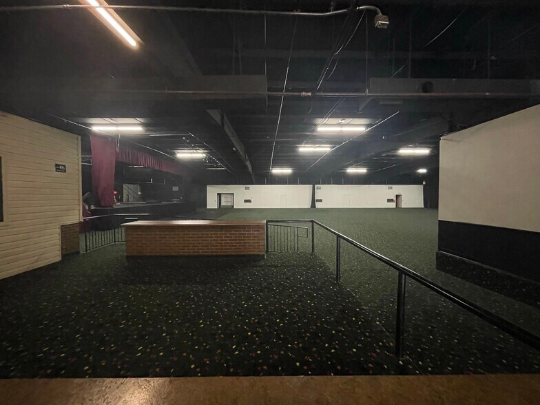 More Photos Of 134 Elm St, Anniston Freestanding For Lease