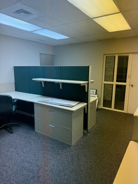 More Photos Of 3043 Ridge Rd, Lansing Office For Lease