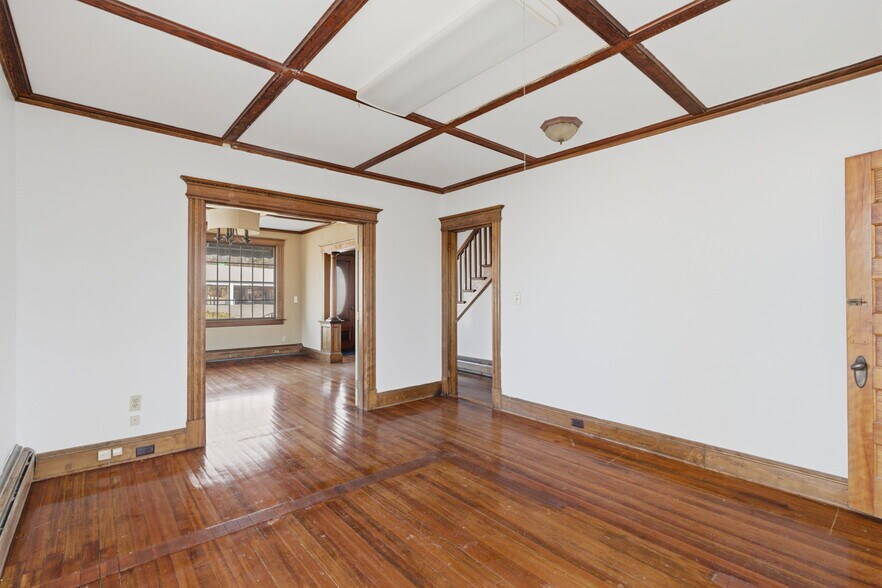 More Photos Of 194-196 New London Tpke, Glastonbury Office For Sale