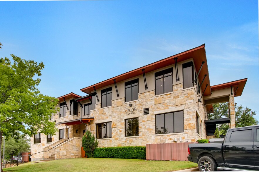 More Photos Of 2806 Flintrock Trace, Lakeway Loft Creative Space For Sale