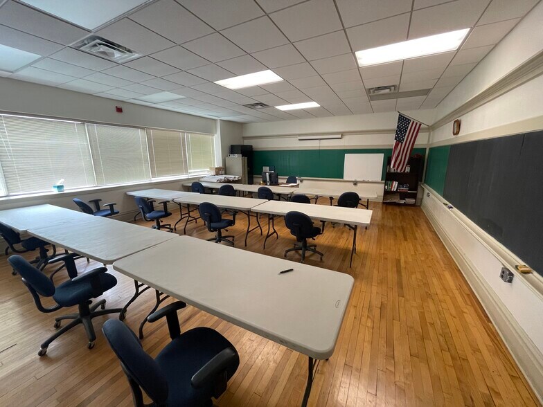 More Photos Of 530 N Locust St, Hagerstown Office For Sale