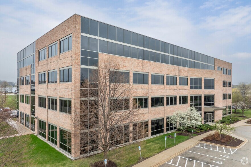 More Photos Of 5133 W Terrace Dr, Madison Office For Lease