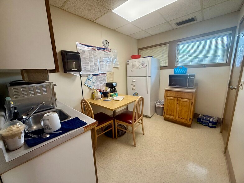 More Photos Of 1814 Hospital Dr, Jackson Healthcare For Sale