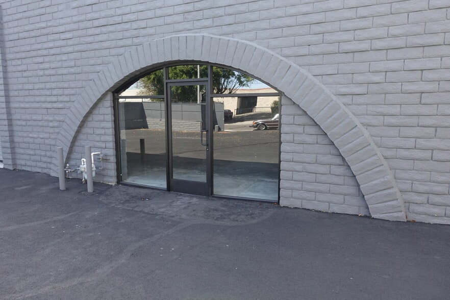 More Photos Of 18334 Eddy St, Northridge Warehouse For Sale
