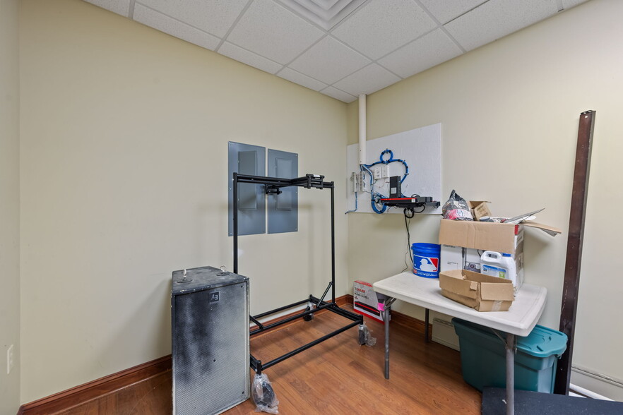 More Photos Of 441 Kinston Hwy, Richlands Office For Sale