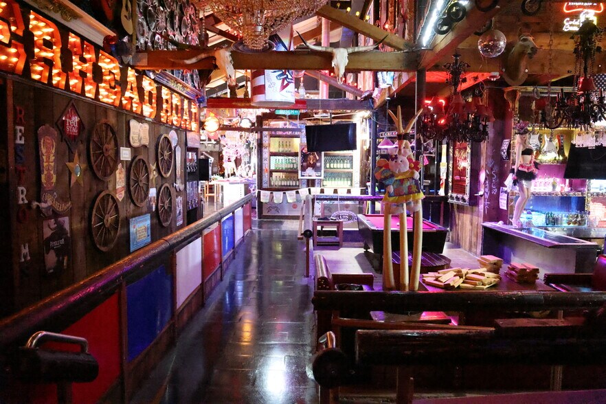 More Photos Of 3330 N Academy Blvd, Colorado Springs Bar For Sale