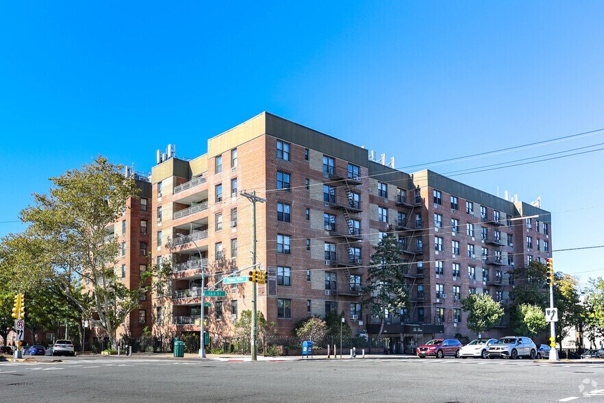 More Photos Of 7840 164th St, Fresh Meadows Apartments For Lease