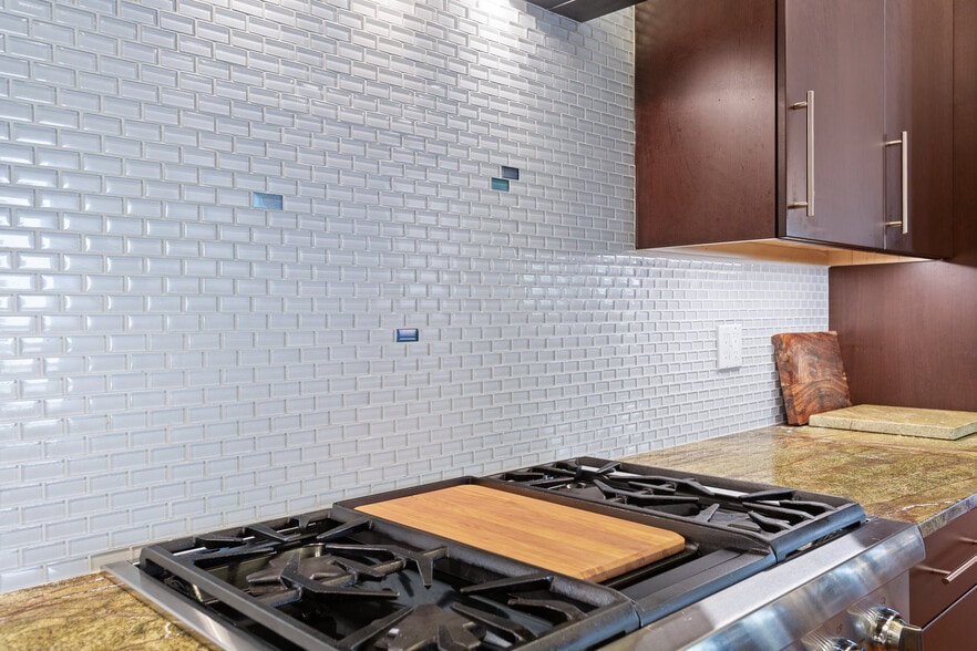 More Photos Of 302-308 1st St SW, Roanoke Storefront Retail Residential For Sale