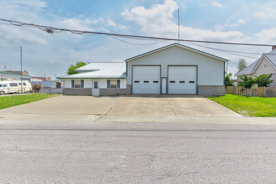 More Photos Of 206 & 208 S Meridian St, Washington Office For Sale