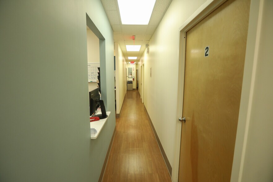 More Photos Of 211-20 Union Tpke, Oakland Gardens General Retail For Lease