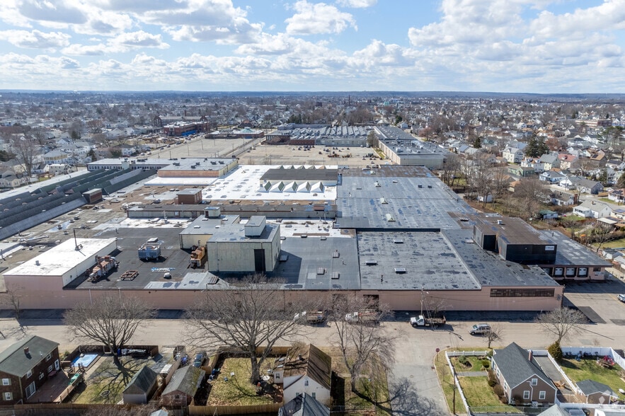 More Photos Of 95 Grand Ave, Pawtucket Manufacturing For Lease