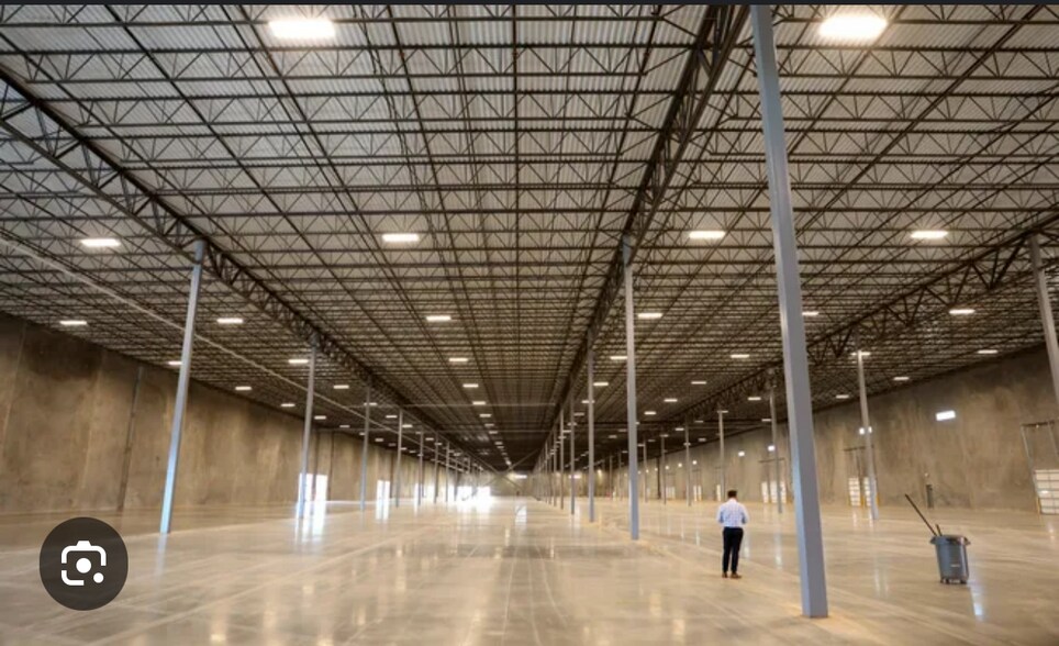 More Photos Of 101 W 4th St, Freeport Warehouse For Sale