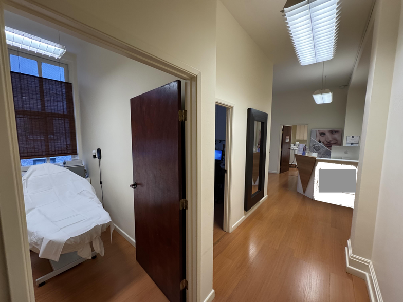 More Photos Of 230 California St, San Francisco Office For Lease