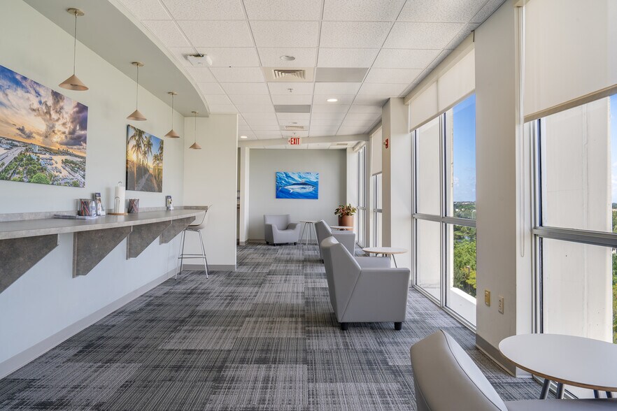 More Photos Of 1000 Sawgrass Corporate Pkwy, Sunrise Office For Lease