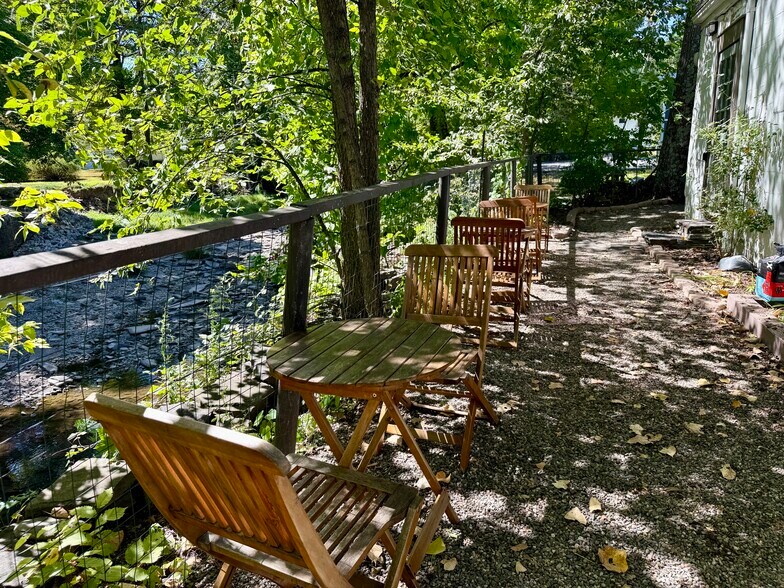 More Photos Of 104 Mill Hill Rd, Woodstock General Retail For Sale