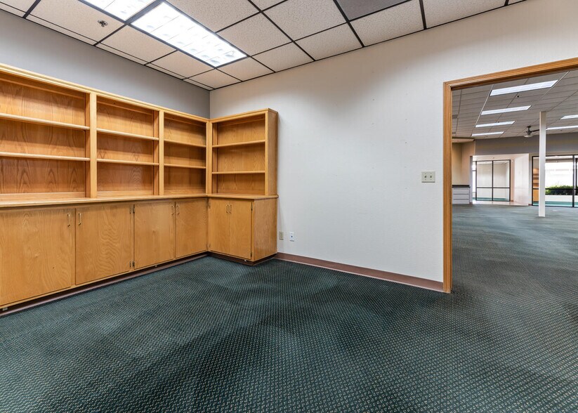 More Photos Of 2009 W Feemster Ave, Visalia Medical For Sale