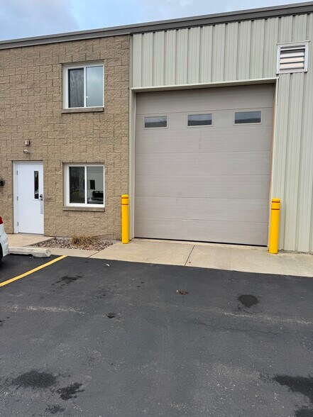 More Photos Of 10117-10121 S Mandel St, Plainfield Warehouse For Lease