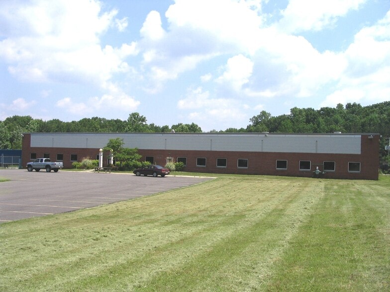 More Photos Of 333 Crestwood Dr, Mountain Top Manufacturing For Sale