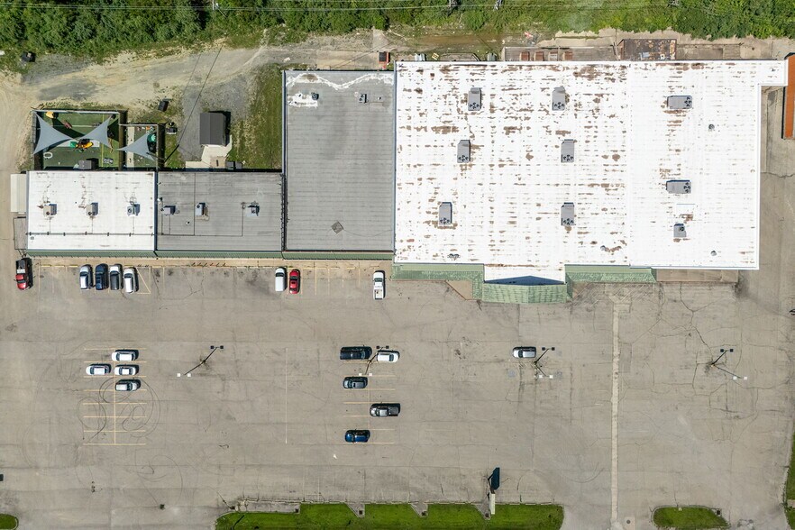 More Photos Of 3414 S 22nd St, Saint Joseph Freestanding For Sale