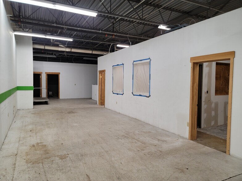 More Photos Of 362 Industrial Park Rd, Middletown Warehouse For Sale