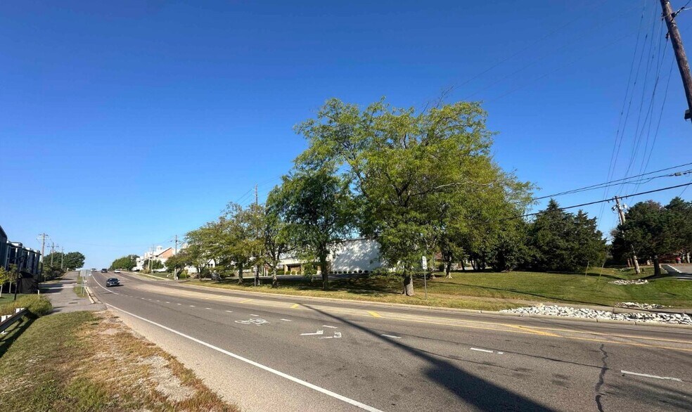 More Photos Of 4505 E 3rd St, Bloomington Sports And Entertainment For Sale