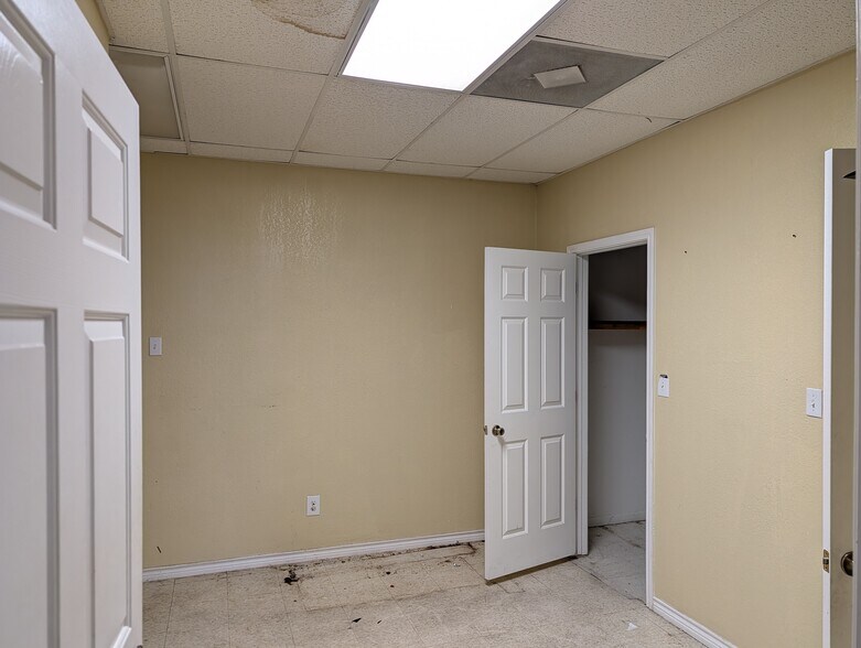 More Photos Of 101 W San Antonio St, San Marcos Office For Lease