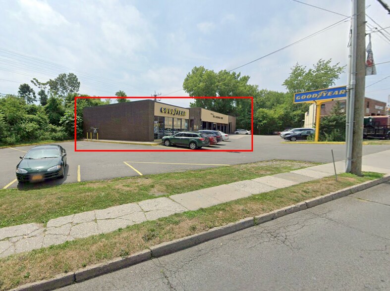 Primary Photo Of 285 Boston Post Rd, Port Chester Auto Repair For Lease