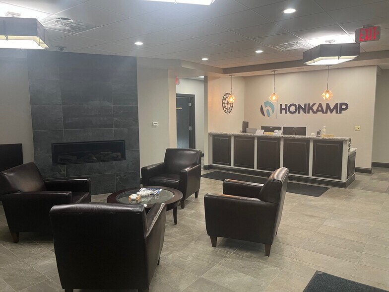 More Photos Of 908 W 35th St, Davenport Office For Sale