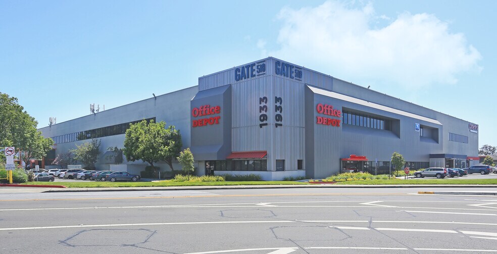 More Photos Of 1933 Davis St, San Leandro Storefront Retail Office For Lease