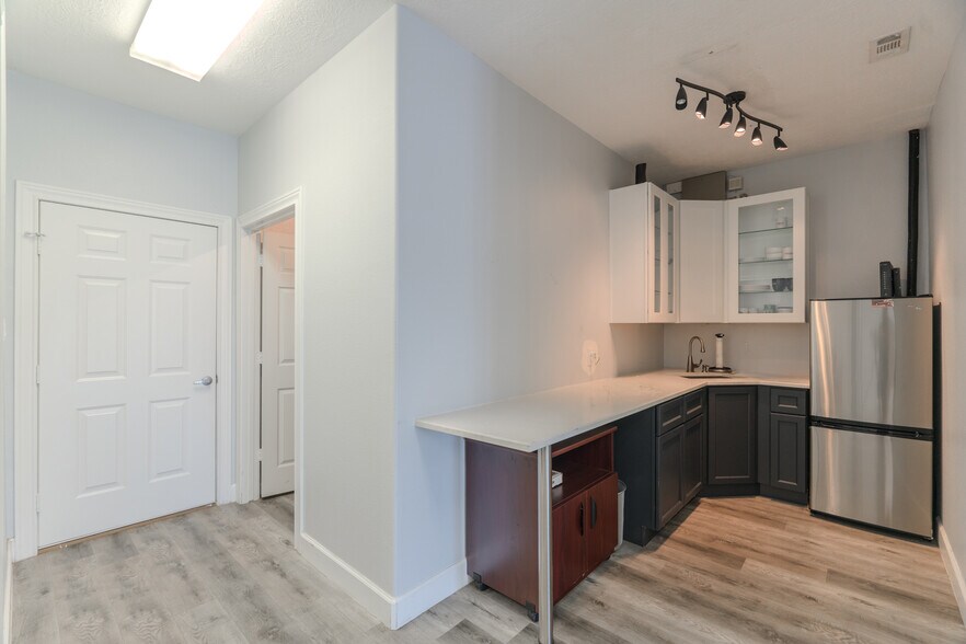 More Photos Of 8601 Fawn Trl, Conroe Warehouse For Sale