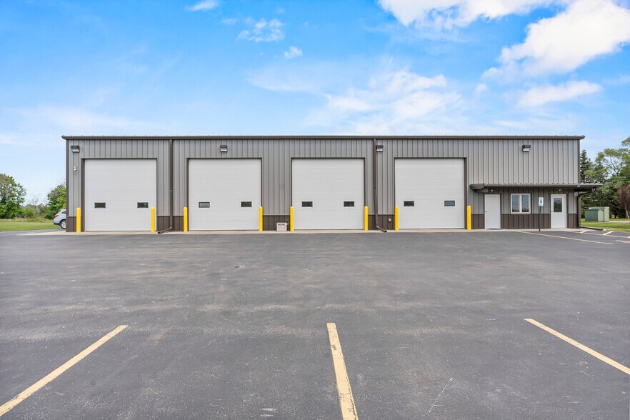 More Photos Of 3160 Fernau ct, Oshkosh Warehouse For Sale